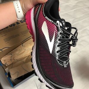 Brooks ghost 10 running shoes